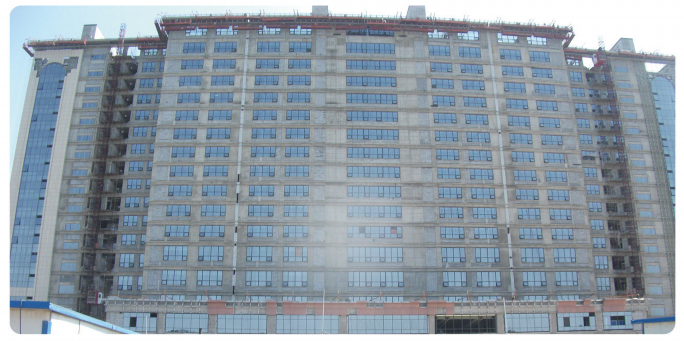 聊城某工程地下1層、地上16層，加固前沉降約80mm，沉降速率較大，采用靜壓樁減沉加固，全部施工在地下室內(nèi)完成。(2015年)